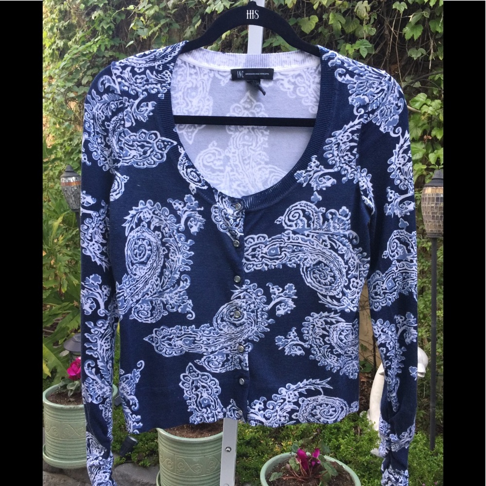 I.N.C. INTERNATIONAL CONCEPTS BLUE SWEATER